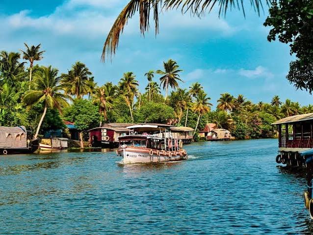 Title: Kerala Delight Tour Package – Munnar, Thekkady & Alleppey