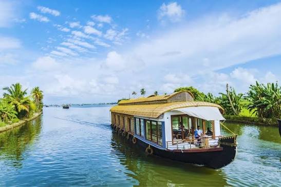 Title: Kerala Delight Tour Package – Munnar, Thekkady & Alleppey