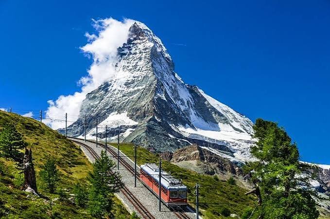 Switzerland Alpine Escape Tour Package – 6 Days / 5 Nights