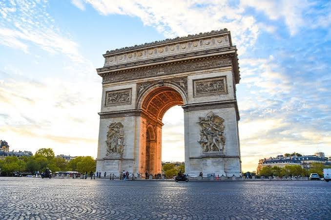 Paris Romantic Escape Tour Package – 5 Days / 4 Nights